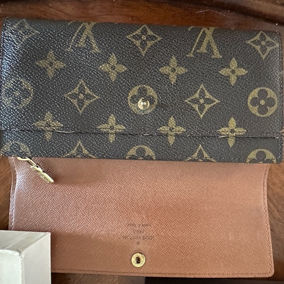 Authentic Louis Vuitton Sarah Wallet EUC - Picture 4 of 11